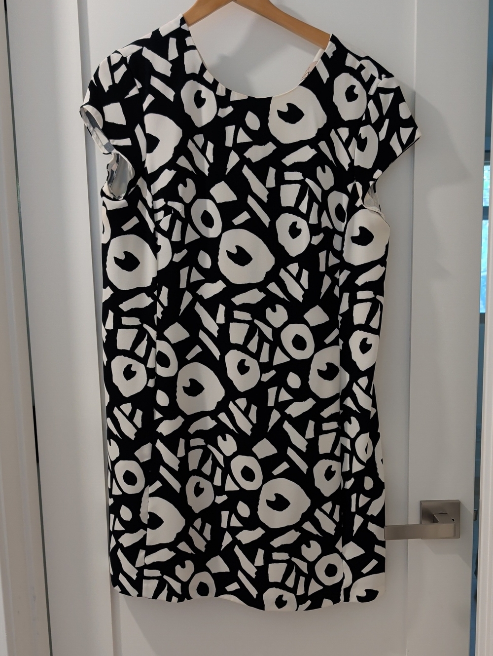 LOFT Black and White Abstract Cap-Sleeve Shift Dress
